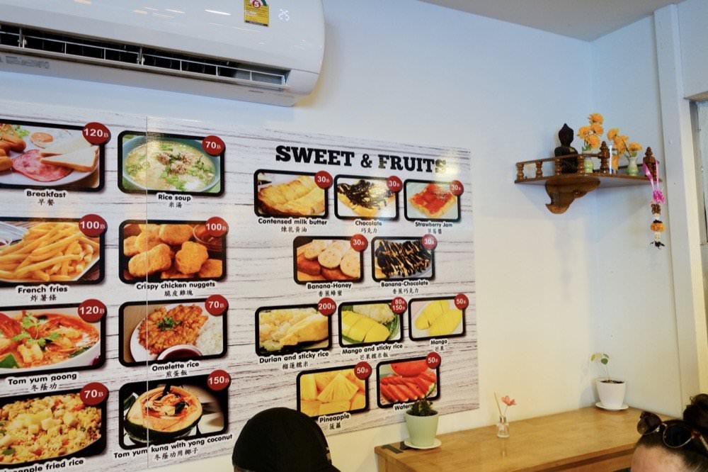07 曼谷行程 美功鐵道市場奇特火車攤販場景＆Punjung Cafe 咖啡廳餐廳推薦！