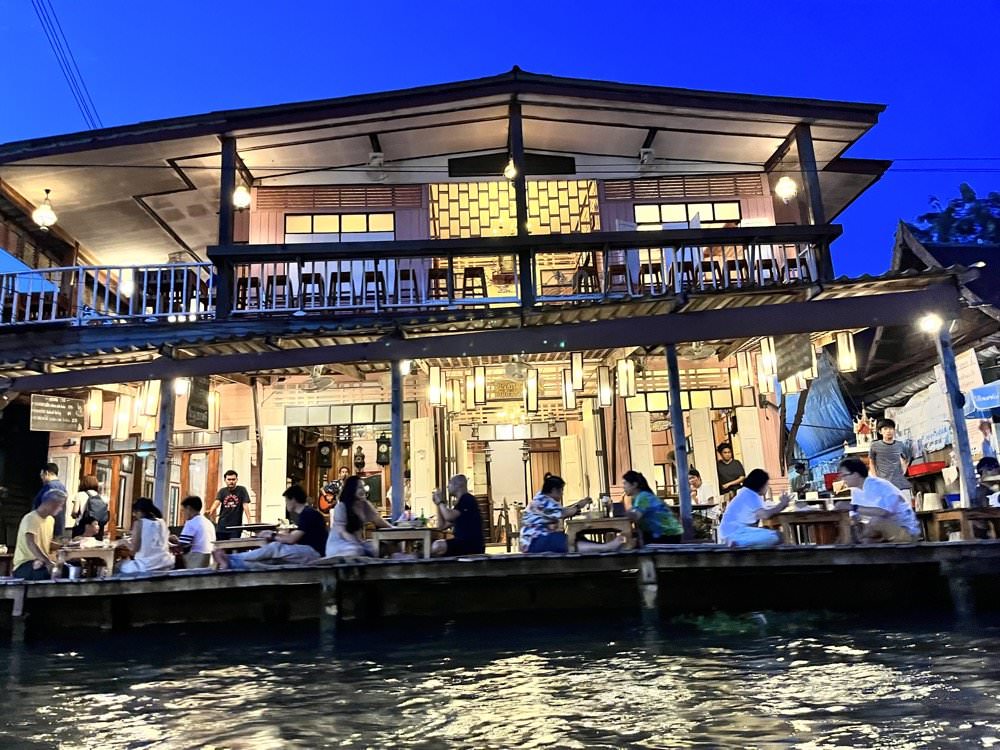27 曼谷近郊景點｜安帕瓦水上市場 Amphawa Floating Market 週末市集，搭船到紅樹林看螢火蟲