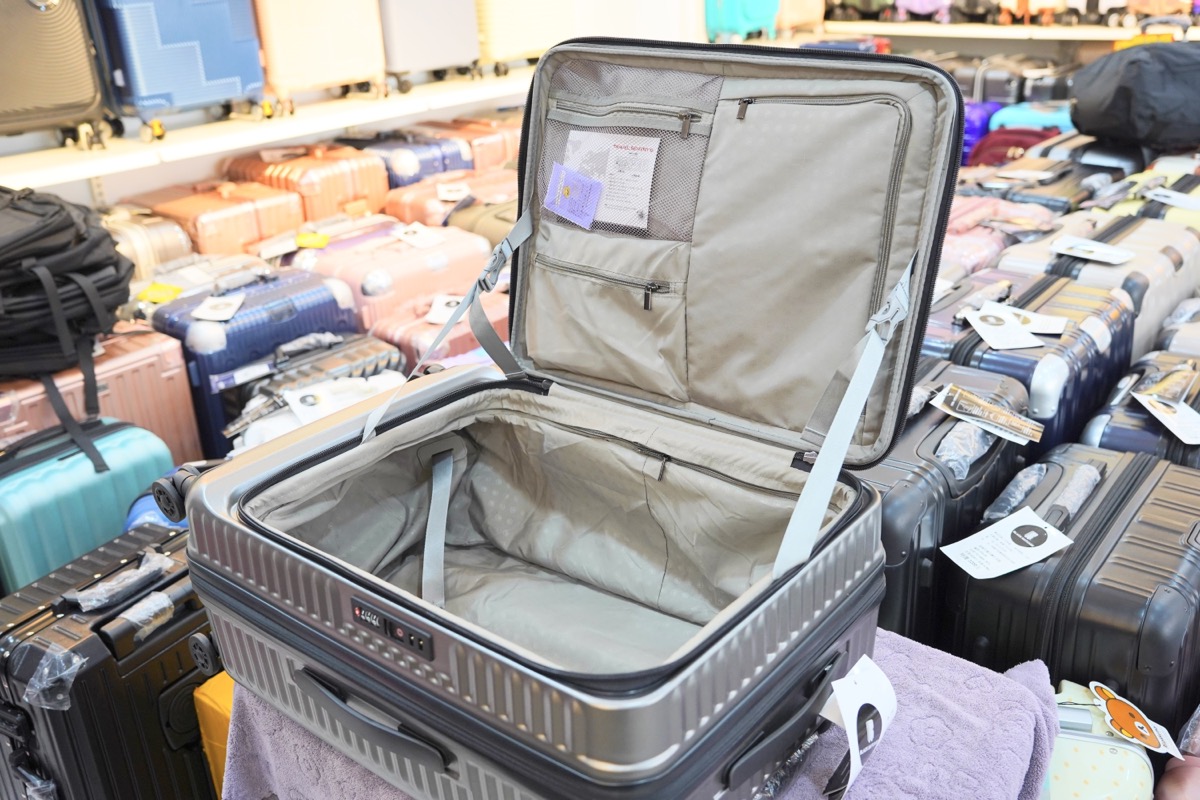 17 blackboxtyr suitcase taoyuan