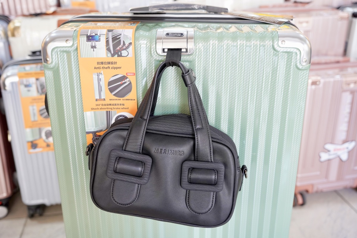 25 blackboxtyr suitcase taoyuan