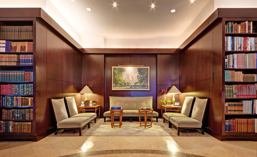 紐約旅遊｜紐約曼哈頓熱門飯店推薦懶人包，交通方便、治安好、評價優＆紐約必買旅遊工具書推薦