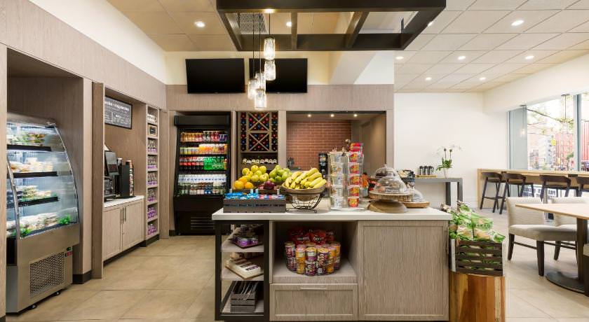 紐約旅遊｜紐約曼哈頓熱門飯店推薦懶人包，交通方便、治安好、評價優＆紐約必買旅遊工具書推薦