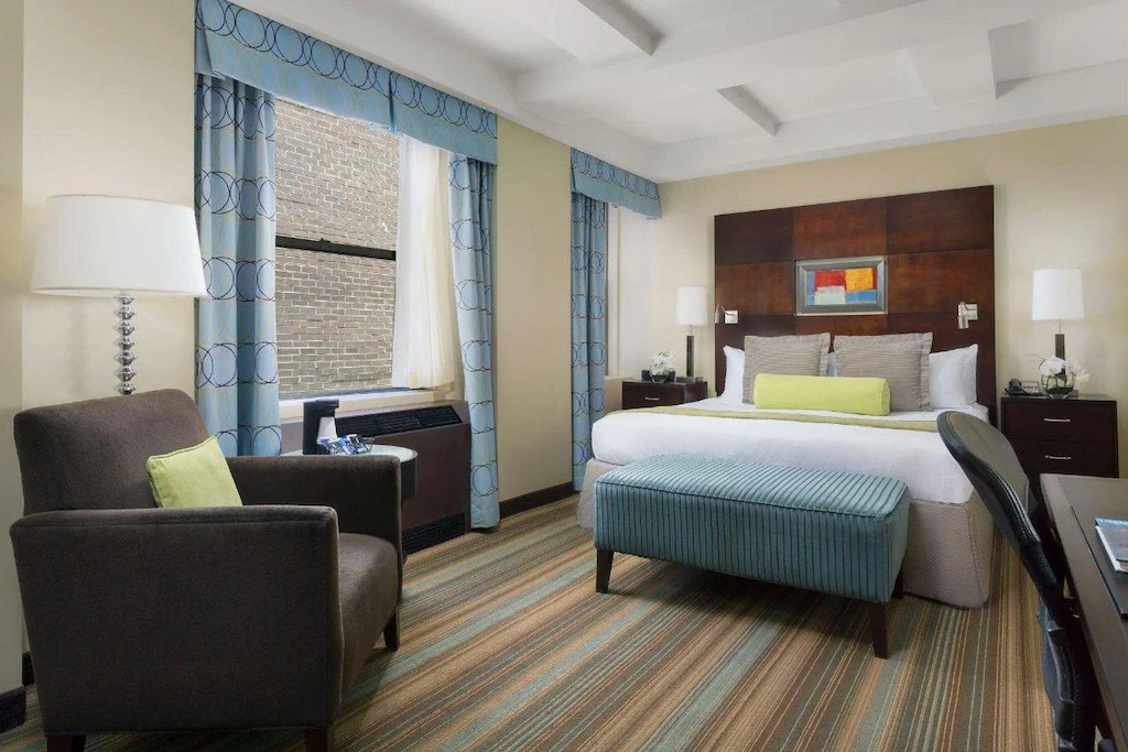 紐約旅遊｜紐約曼哈頓熱門飯店推薦懶人包，交通方便、治安好、評價優＆紐約必買旅遊工具書推薦