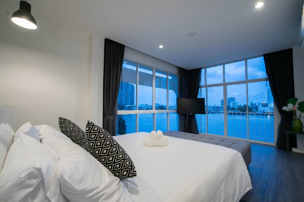 【曼谷飯店推薦】考塔河飯店 KOWTHA RIVERTEL。新開幕輕工業風民宿感河畔飯店 CP值超高的河景四人房(家庭房)