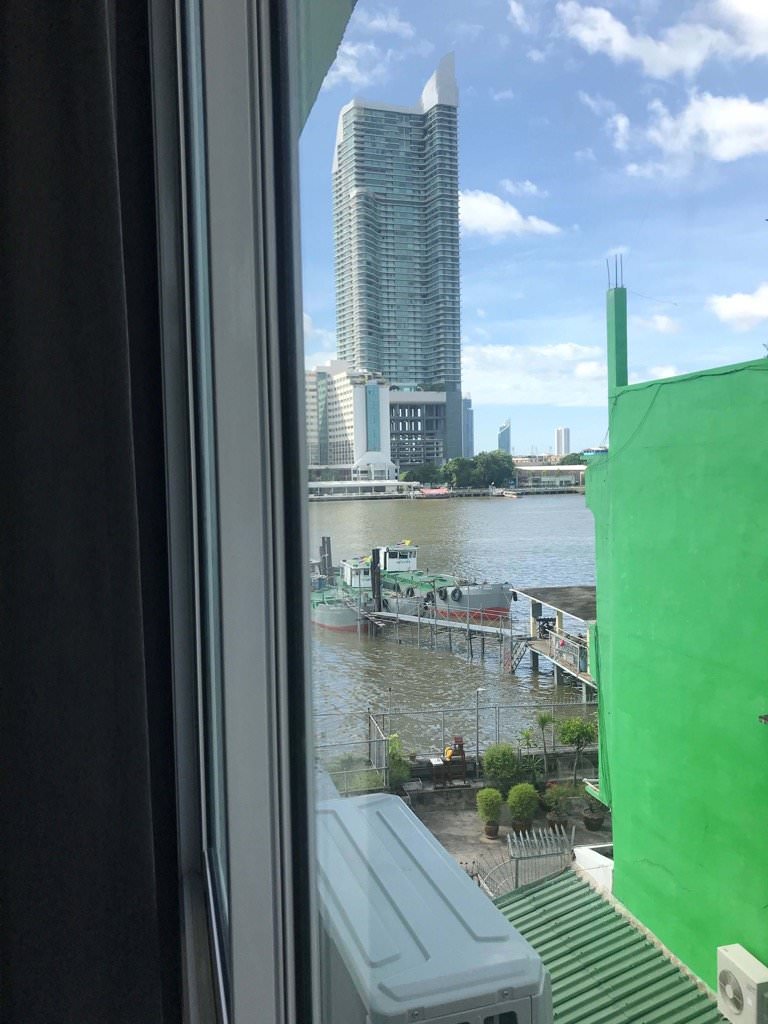 【曼谷飯店推薦】考塔河飯店 KOWTHA RIVERTEL。新開幕輕工業風民宿感河畔飯店 CP值超高的河景四人房(家庭房)