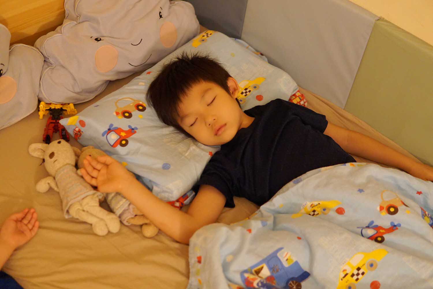 【兒童枕頭推薦】舒適透氣超貼合，專為兒童設計的GreySa格蕾莎兒童環保記憶枕