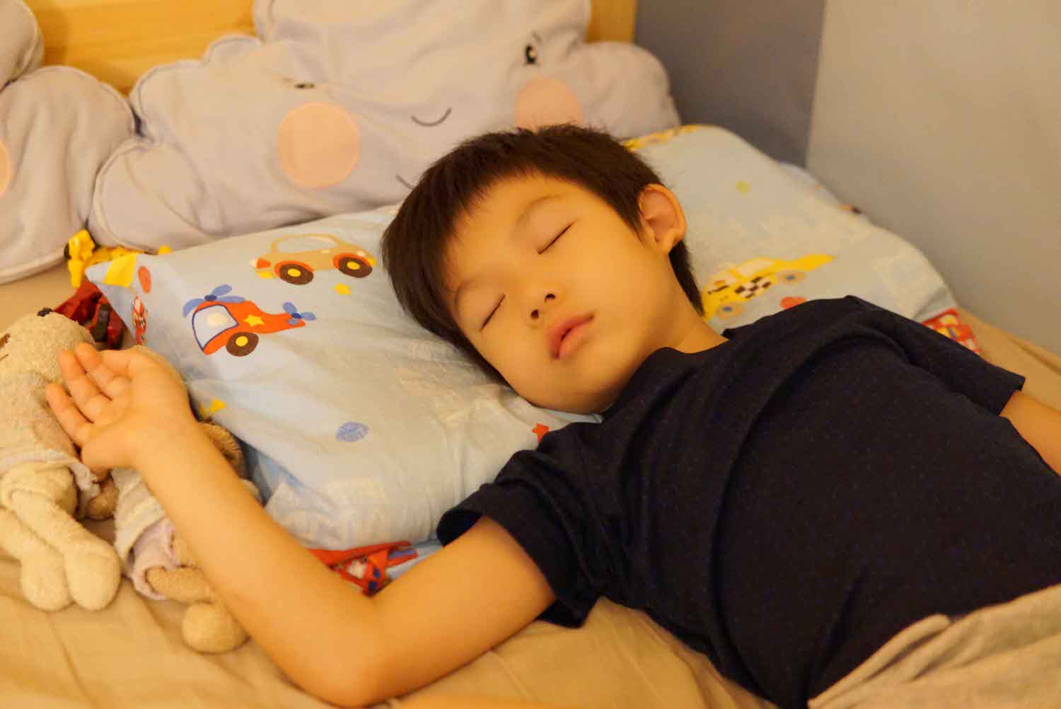 【兒童枕頭推薦】舒適透氣超貼合，專為兒童設計的GreySa格蕾莎兒童環保記憶枕