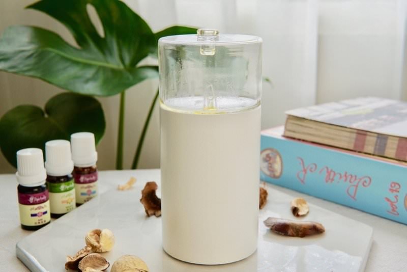擴香儀推薦|herbally草本真情香氛擴香儀 居家空間質感與療癒心情的純精油推薦! - 第1張圖 擴香儀推薦|herbally草本真情香氛擴香儀 居家空間質感與療癒心情的純精油推薦!