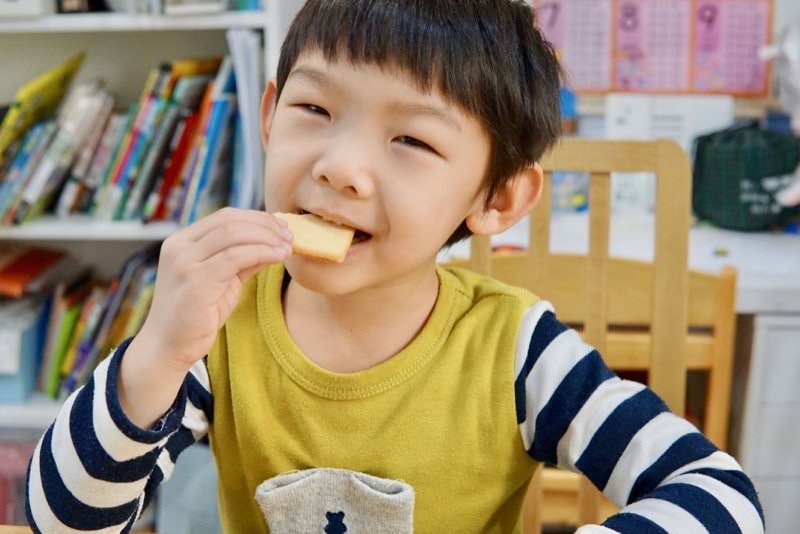 【禮盒推薦】春節限定!日本進口楓糖男孩綜合禮盒-楓糖費南雪與楓糖奶油夾心餅乾,超好吃的幸福甜滋味!The Maple Mania - 第15張圖 【禮盒推薦】春節限定!日本進口楓糖男孩綜合禮盒-楓糖費南雪與楓糖奶油夾心餅乾,超好吃的幸福甜滋味!The Maple Mania