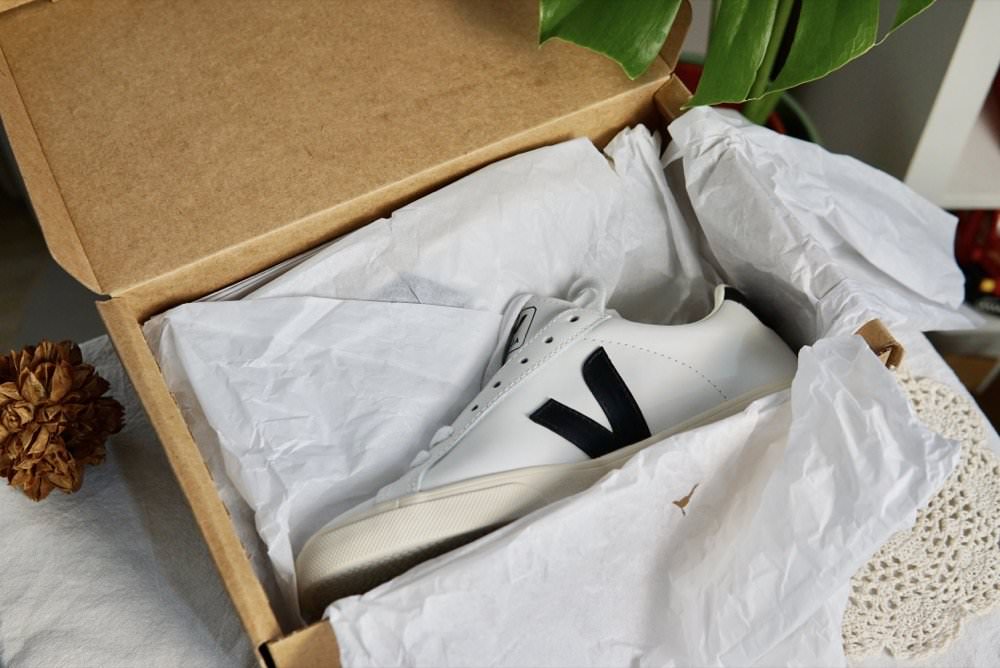 英國COGGLES購物教學｜優惠折扣碼、國際運費、關稅資訊分享｜Vivienne Westwood真皮短夾、VEJA小白鞋戰利品開箱(2024更新)