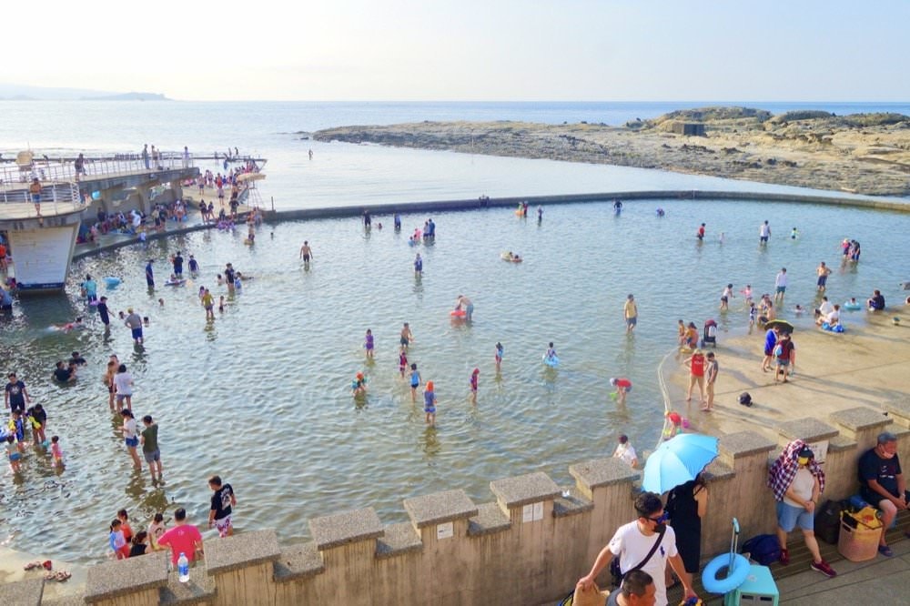 基隆和平島公園｜超棒海水泳池，玩水玩沙、和魚一起游泳～基隆旅遊景點推薦！
