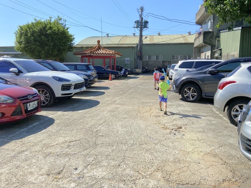 佳冬美樂地溫水游泳池｜兒童戲水樂園！漂漂河.快速滑水道.按摩池.烤箱蒸氣室.超好玩室外兒童泳池｜游泳免費停車.票價便宜！