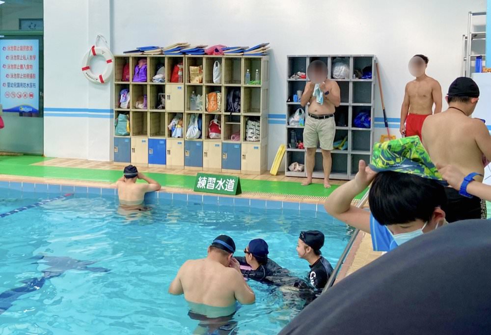 佳冬美樂地溫水游泳池｜兒童戲水樂園！漂漂河.快速滑水道.按摩池.烤箱蒸氣室.超好玩室外兒童泳池｜游泳免費停車.票價便宜！