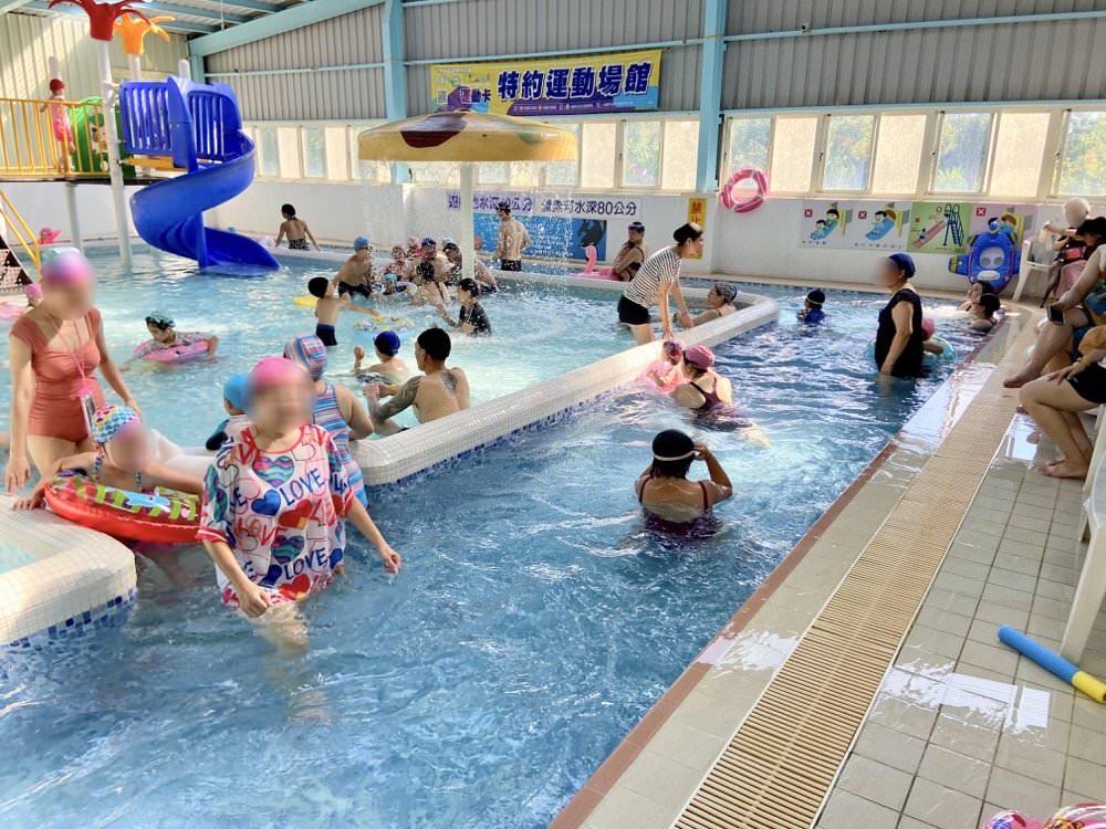 佳冬美樂地溫水游泳池｜兒童戲水樂園！漂漂河.快速滑水道.按摩池.烤箱蒸氣室.超好玩室外兒童泳池｜游泳免費停車.票價便宜！