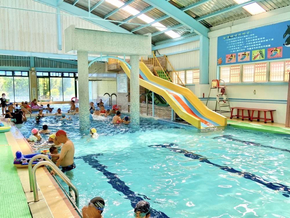 佳冬美樂地溫水游泳池｜兒童戲水樂園！漂漂河.快速滑水道.按摩池.烤箱蒸氣室.超好玩室外兒童泳池｜游泳免費停車.票價便宜！