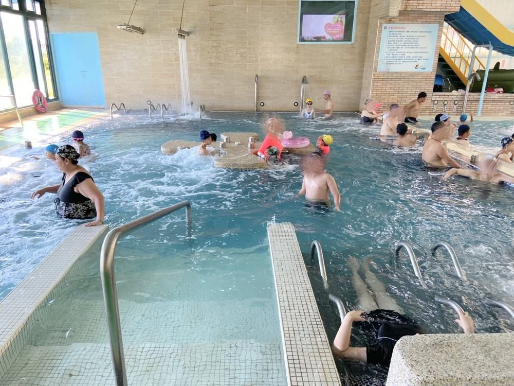 佳冬美樂地溫水游泳池｜兒童戲水樂園！漂漂河.快速滑水道.按摩池.烤箱蒸氣室.超好玩室外兒童泳池｜游泳免費停車.票價便宜！