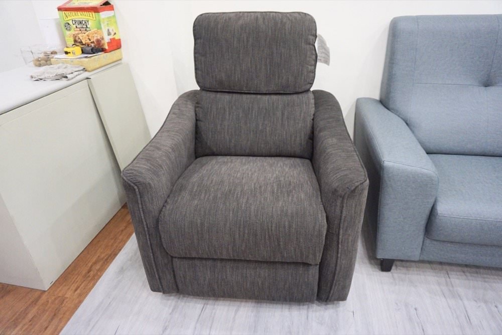 桃園傢俱行推薦。新和興家居－品質實在的客製化沙發、床墊、衣櫃平價家具！