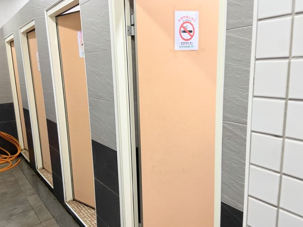 佳冬美樂地溫水游泳池｜兒童戲水樂園！漂漂河.快速滑水道.按摩池.烤箱蒸氣室.超好玩室外兒童泳池｜游泳免費停車.票價便宜！