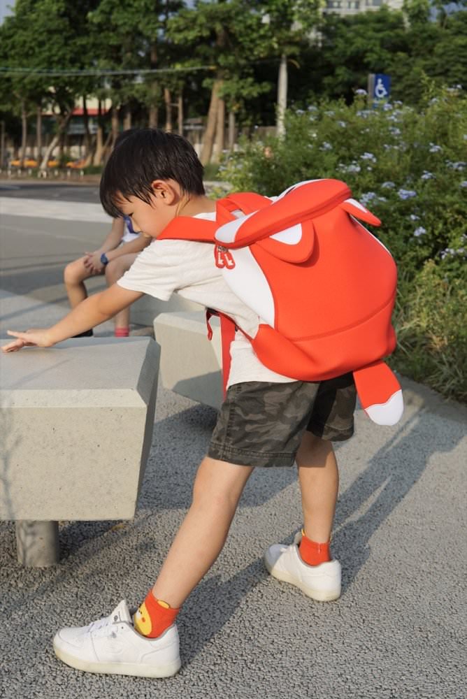 NOHOO諾狐兒童背包|超可愛幼兒園書包/外出後背包推薦!四種立體動物、減壓透氣背帶、好裝大空間 - 第9張圖 NOHOO諾狐兒童背包|超可愛幼兒園書包/外出後背包推薦!四種立體動物、減壓透氣背帶、好裝大空間