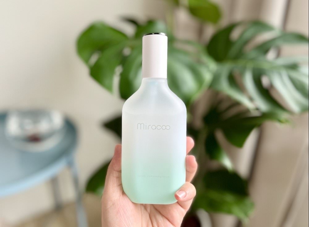 敏感肌精華液推薦。超好用Miracoo無限琦肌大仙女精華加強吸收、保濕透亮！縮時活膚精萃