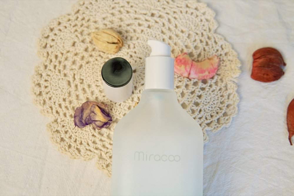 敏感肌精華液推薦。超好用Miracoo無限琦肌大仙女精華加強吸收、保濕透亮！縮時活膚精萃