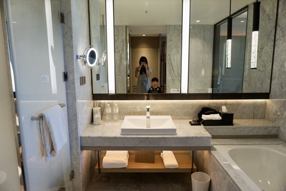 高雄萬豪酒店|必住新開幕飯店推薦!美味早餐按摩水療游泳池、超強健身房與兒童遊戲室&高空景觀行政酒廊!高雄親子飯店 - 第9張圖 高雄萬豪酒店|必住新開幕飯店推薦!美味早餐按摩水療游泳池、超強健身房與兒童遊戲室&高空景觀行政酒廊!高雄親子飯店