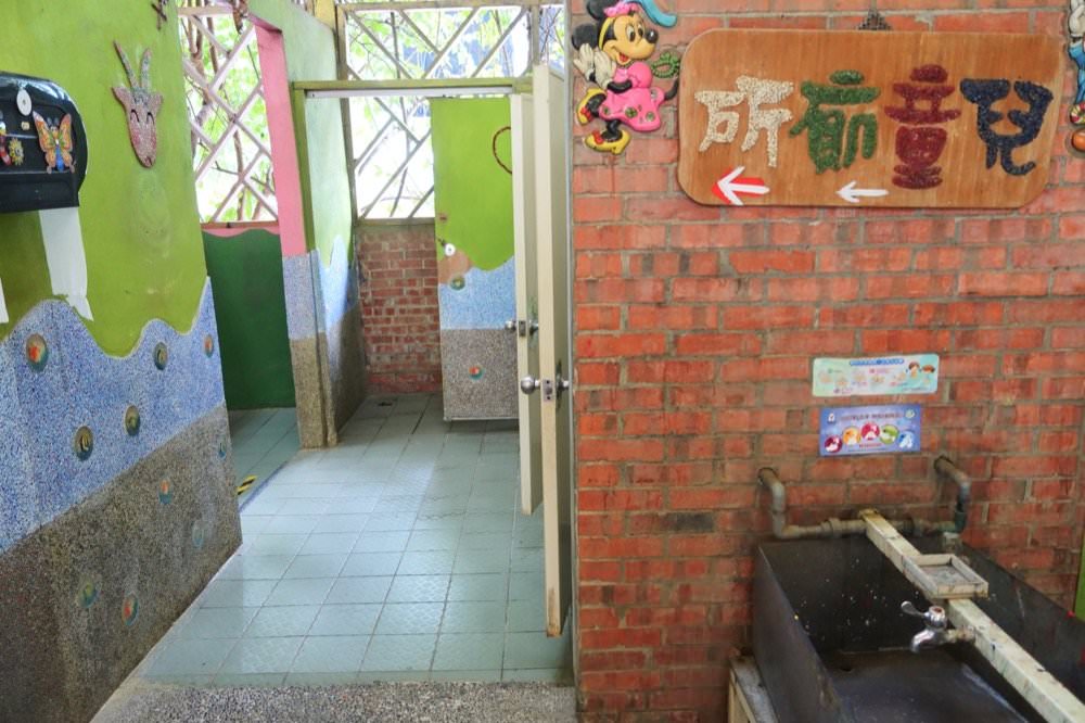 羊世界牧場｜餵羊吃草趣，還可餵食天竺鼠、草泥馬、可愛兔子、土撥鼠｜門票只要60元｜桃園中壢親子景點推薦！