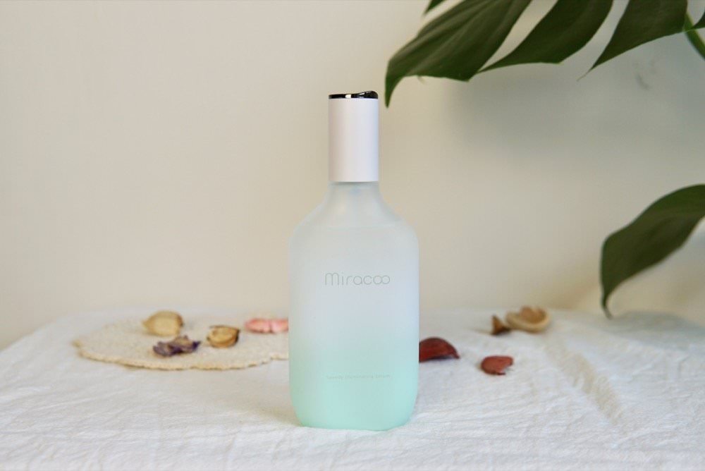 敏感肌精華液推薦。超好用Miracoo無限琦肌大仙女精華加強吸收、保濕透亮！縮時活膚精萃