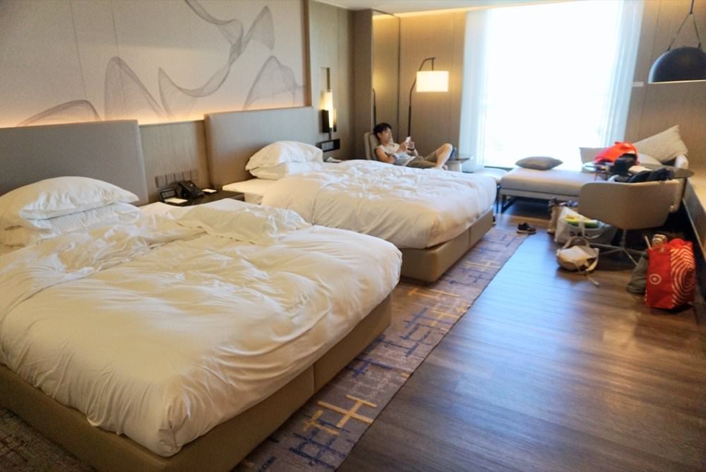 高雄萬豪酒店|必住新開幕飯店推薦!美味早餐按摩水療游泳池、超強健身房與兒童遊戲室&高空景觀行政酒廊!高雄親子飯店 - 第18張圖 高雄萬豪酒店|必住新開幕飯店推薦!美味早餐按摩水療游泳池、超強健身房與兒童遊戲室&高空景觀行政酒廊!高雄親子飯店