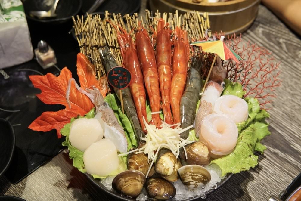 上官木桶鍋。中壢火鍋推薦｜頂級新鮮海鮮與超好吃和牛霜降肉片，肉控必吃火鍋推薦！(源自蘆洲正官)