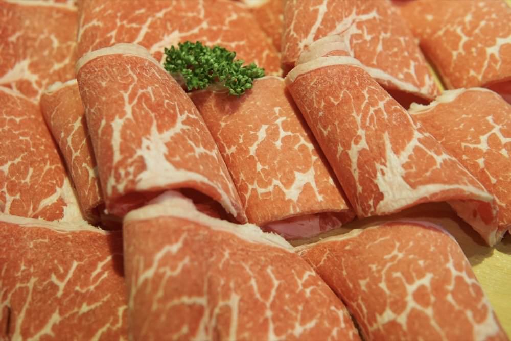 上官木桶鍋。中壢火鍋推薦｜頂級新鮮海鮮與超好吃和牛霜降肉片，肉控必吃火鍋推薦！(源自蘆洲正官)