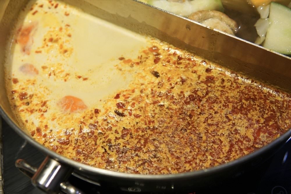 上官木桶鍋。中壢火鍋推薦｜頂級新鮮海鮮與超好吃和牛霜降肉片，肉控必吃火鍋推薦！(源自蘆洲正官)