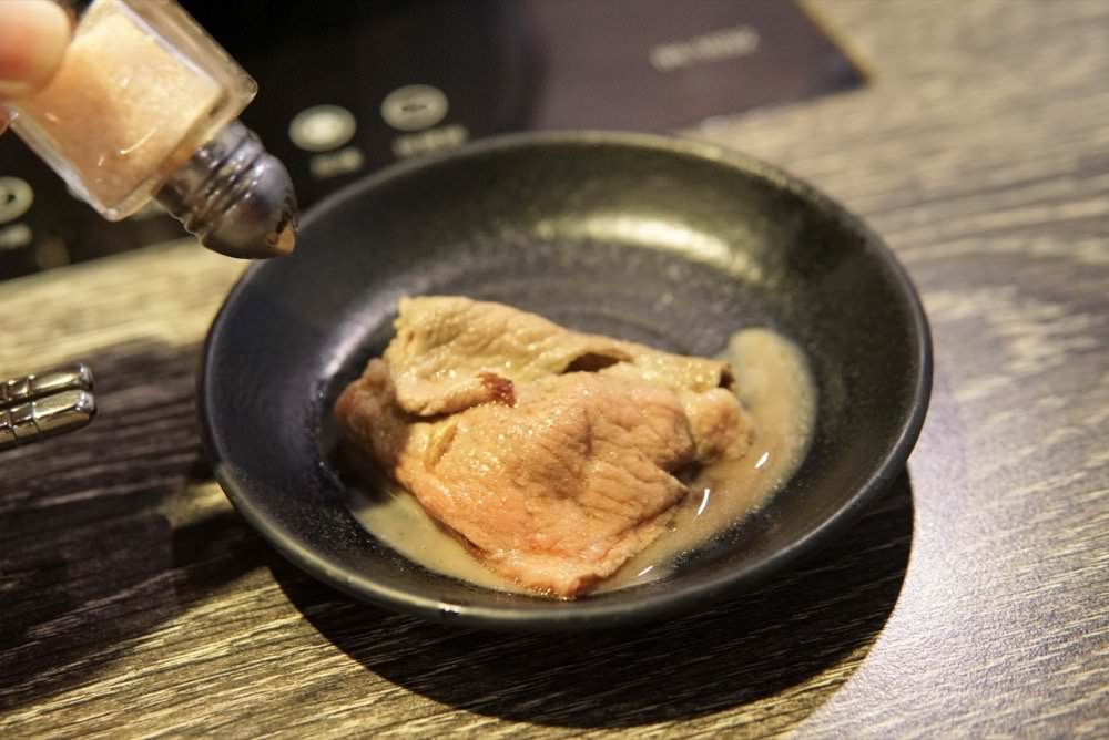 上官木桶鍋。中壢火鍋推薦｜頂級新鮮海鮮與超好吃和牛霜降肉片，肉控必吃火鍋推薦！(源自蘆洲正官)