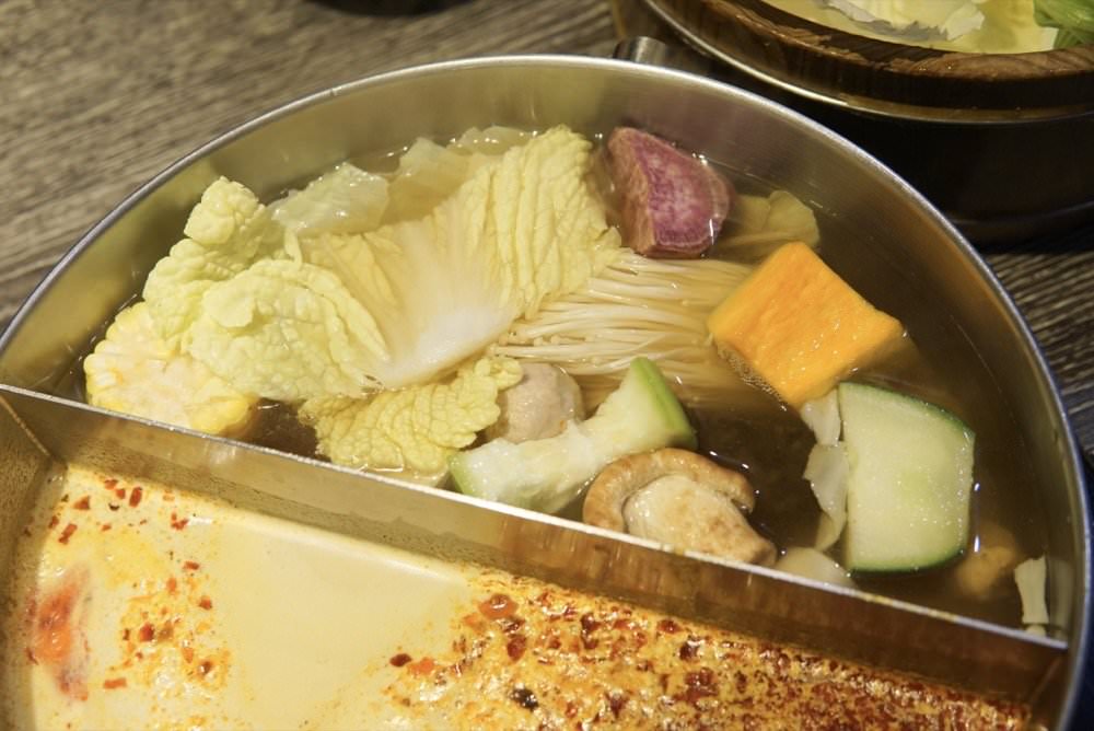 上官木桶鍋。中壢火鍋推薦｜頂級新鮮海鮮與超好吃和牛霜降肉片，肉控必吃火鍋推薦！(源自蘆洲正官)