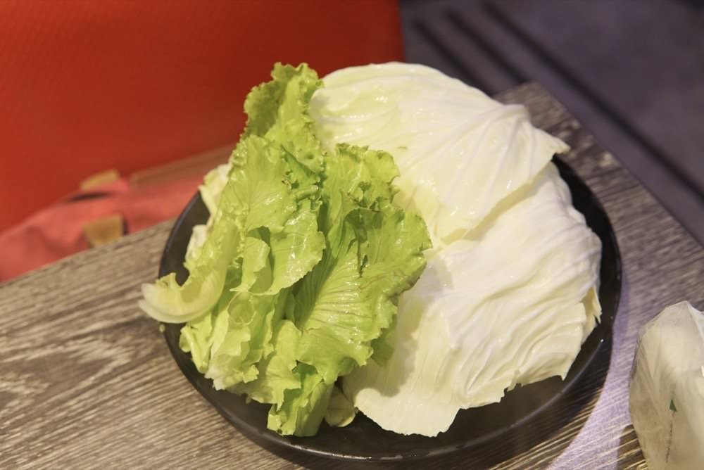 上官木桶鍋。中壢火鍋推薦｜頂級新鮮海鮮與超好吃和牛霜降肉片，肉控必吃火鍋推薦！(源自蘆洲正官)