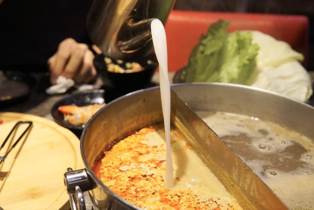 上官木桶鍋。中壢火鍋推薦｜頂級新鮮海鮮與超好吃和牛霜降肉片，肉控必吃火鍋推薦！(源自蘆洲正官)