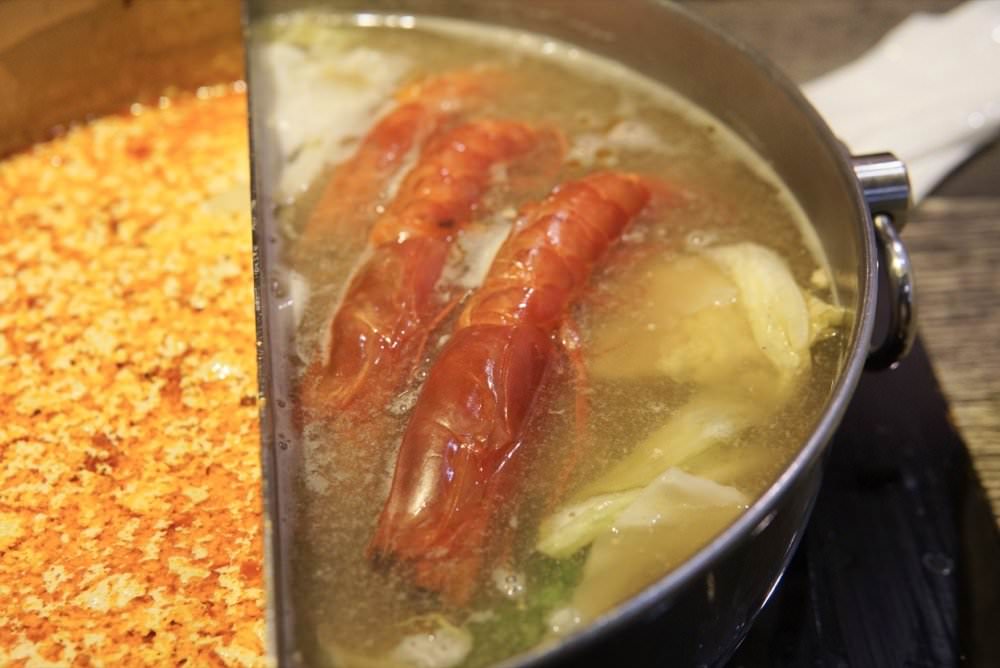 上官木桶鍋。中壢火鍋推薦｜頂級新鮮海鮮與超好吃和牛霜降肉片，肉控必吃火鍋推薦！(源自蘆洲正官)