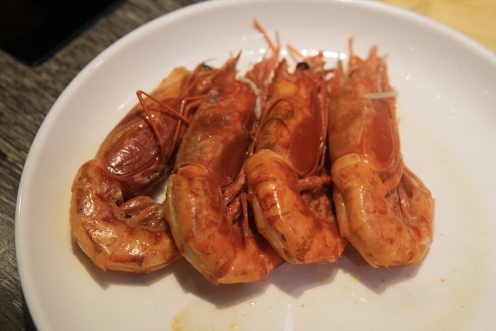 上官木桶鍋。中壢火鍋推薦｜頂級新鮮海鮮與超好吃和牛霜降肉片，肉控必吃火鍋推薦！(源自蘆洲正官)