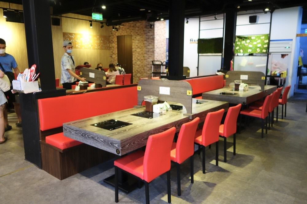 上官木桶鍋。中壢火鍋推薦｜頂級新鮮海鮮與超好吃和牛霜降肉片，肉控必吃火鍋推薦！(源自蘆洲正官)