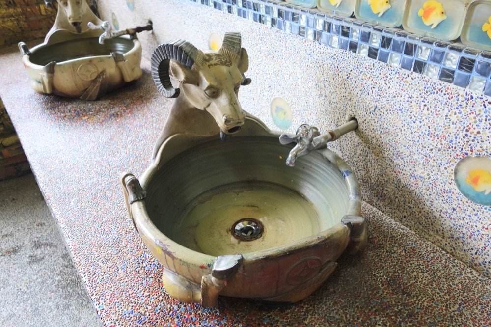 羊世界牧場｜餵羊吃草趣，還可餵食天竺鼠、草泥馬、可愛兔子、土撥鼠｜門票只要60元｜桃園中壢親子景點推薦！