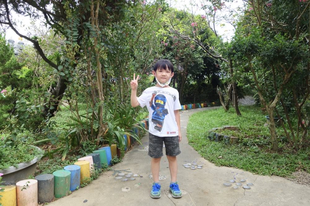 羊世界牧場｜餵羊吃草趣，還可餵食天竺鼠、草泥馬、可愛兔子、土撥鼠｜門票只要60元｜桃園中壢親子景點推薦！