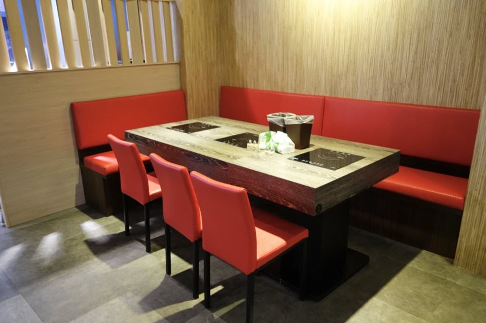 上官木桶鍋。中壢火鍋推薦｜頂級新鮮海鮮與超好吃和牛霜降肉片，肉控必吃火鍋推薦！(源自蘆洲正官)