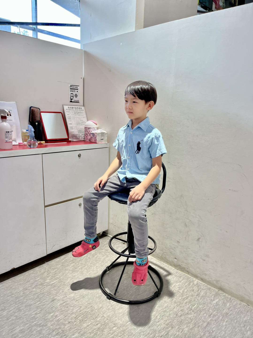 【中壢證件照推薦】數位影像小站 5分鐘拍照取件包修圖，還有姓名貼製作(中原家樂福內)