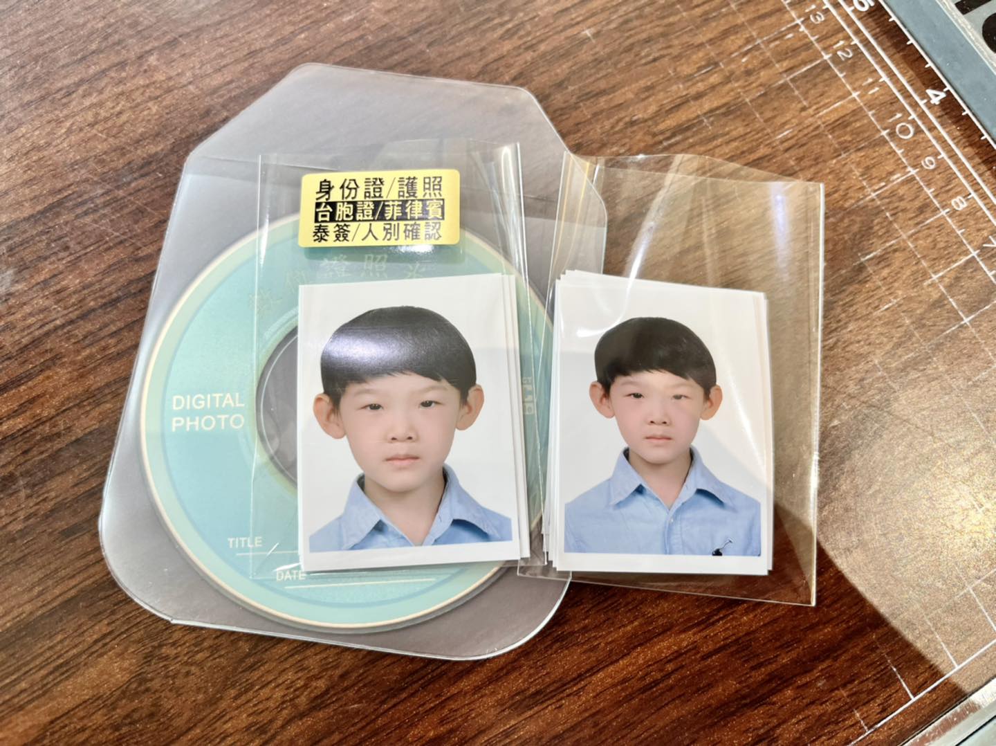 【中壢證件照推薦】數位影像小站 5分鐘拍照取件包修圖，還有姓名貼製作(中原家樂福內)