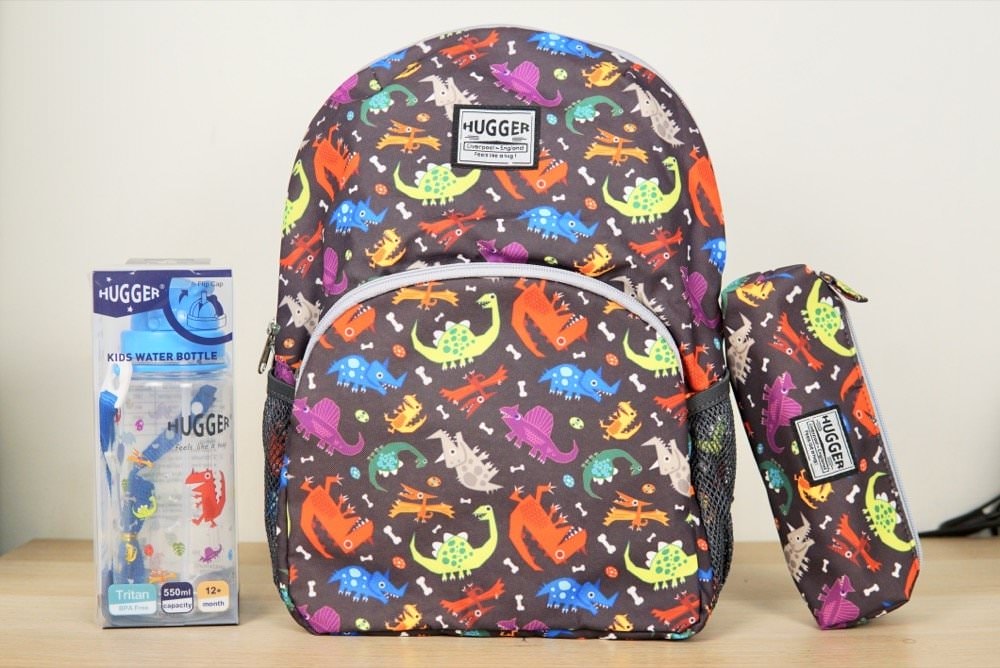 兒童背包推薦－英國HUGGER兒童背包，極輕耐重防潑水，旅行出遊超實用！還有可愛水壺與筆袋