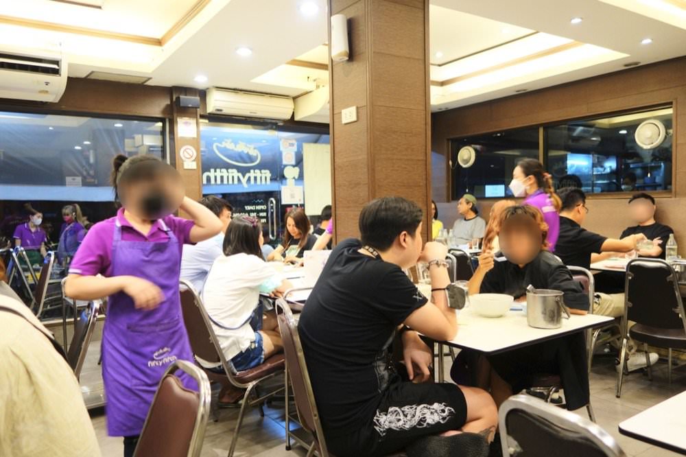 曼谷通羅宵夜美食｜55 Pochana 泰式料理！開到凌晨的泰國在地熱炒店！