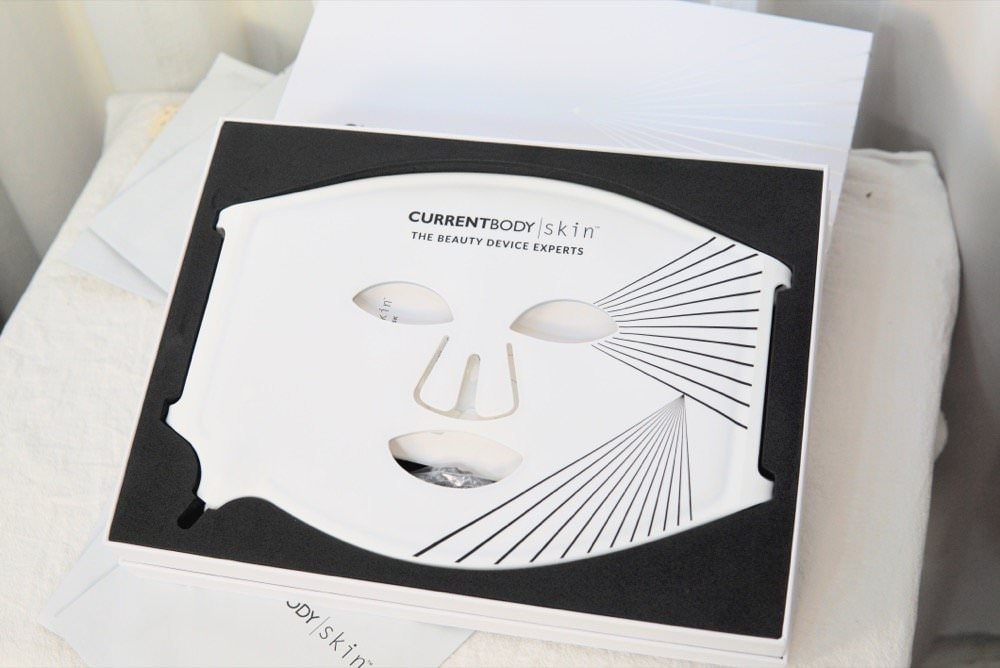 美容儀推薦｜CurrentBody Skin LED 光療面膜儀，超實用的抗老撫紋神器！(敏感肌可用)