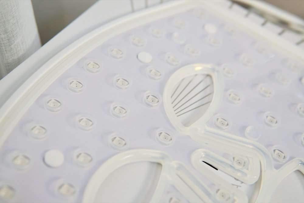 美容儀推薦｜CurrentBody Skin LED 光療面膜儀，超實用的抗老撫紋神器！(敏感肌可用)