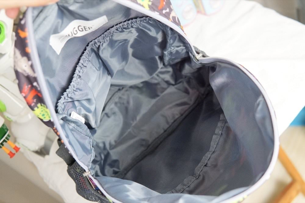 兒童背包推薦-英國HUGGER兒童背包,極輕耐重防潑水,旅行出遊超實用!還有可愛水壺與筆袋 - 第6張圖 兒童背包推薦-英國HUGGER兒童背包,極輕耐重防潑水,旅行出遊超實用!還有可愛水壺與筆袋