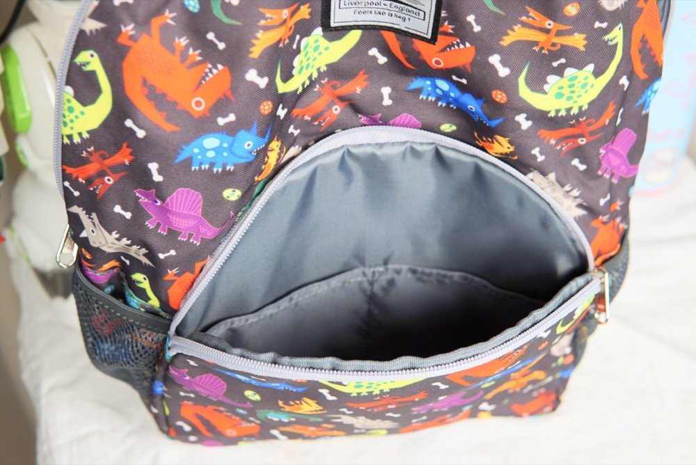 兒童背包推薦-英國HUGGER兒童背包,極輕耐重防潑水,旅行出遊超實用!還有可愛水壺與筆袋 - 第8張圖 兒童背包推薦-英國HUGGER兒童背包,極輕耐重防潑水,旅行出遊超實用!還有可愛水壺與筆袋
